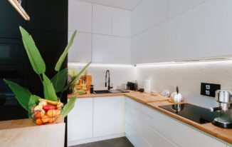 Dom na prąd stały: magistrala 24 V i USB‑C PD w mieszkaniu – mniej zasilaczy, cichsze wnętrza, niższe rachunki