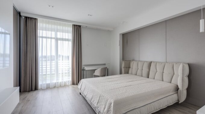 Meble akumulujące chłód i ciepło: jak wprowadzić materiały zmiennofazowe (PCM) do wnętrz bez klimatyzacji