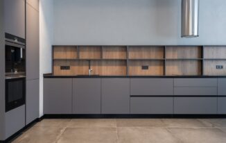 Meble, które grzeją i chłodzą: Regały z materiałem zmiennofazowym (PCM) dla stabilnego mikroklimatu i niższych rachunków