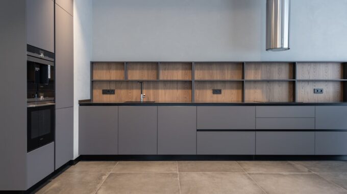 Meble, które grzeją i chłodzą: Regały z materiałem zmiennofazowym (PCM) dla stabilnego mikroklimatu i niższych rachunków