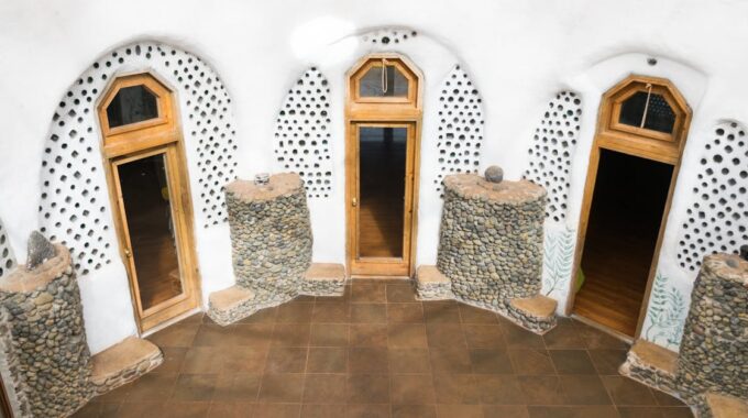 Meble i ściany z materiałem zmiennofazowym (PCM): dom, który sam stabilizuje temperaturę