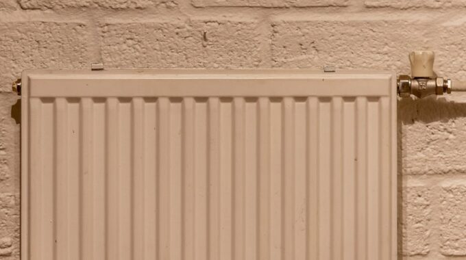 Glina, kapilary i PCM: ściany, które chłodzą latem i grzeją zimą – bez klimatyzatora