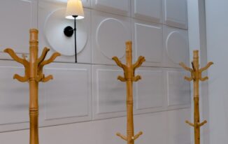 Meble, które chłodzą i grzeją: ukryte wkłady PCM w blatach i panelach – pasywna klimatyzacja bez prądu